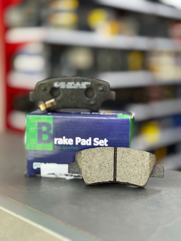 لنت ترمز نیمه متالیک عقب سوناتا 2009 تا 2010 / اپیروس / توسان 2009 تا 2010 و 2016 تا 2018 / گرنجور وارداتی 2011 تا 2012 / چانگان CS35 / نیو کوراندو / النترا 2011 تا 2018 / ولستر / اکسنت / تیوولی / I20 کرمان موتور مدل 1396 تا 1398 / اپتیما 2011 تا 2018 / سراتو 2014 تا 2018 / کیا ریو 2015 تا 2018 / سوناتا LF 2015 تا 2018 / کیا سول / جیلی امگرند شاسی بلند(متغیر) / هیوندای I40 / کیا اسپورتیج 2017 تا 2018 / کیا کادنزا - PMC